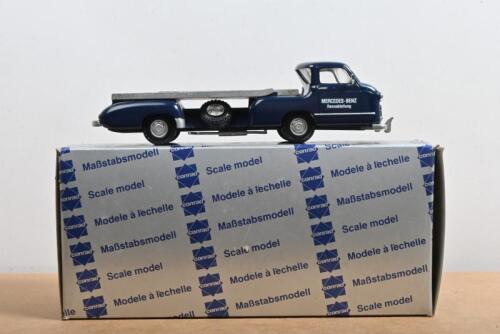 MERCEDES-BENZ: A Mercedes-Benz Renntransporter Oldtimer (1034) by CONRAD in 1:43 scale