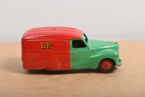 DINKY TOYS: A DINKY TOYS Austin Van in BP and SHELL livery (470)