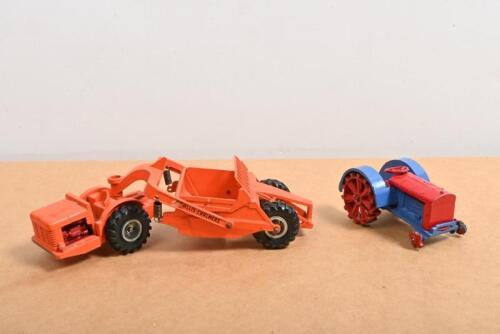 COMMERCIAL DIECAST: Two commercial diecast models. Matchbox KING SIZE No.6 ALLIS-CHALMERS MOTOR SCRAPER & DINKY TOYS pre-war 22 Series Tractor (Meccano Dinky Toys)