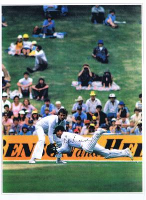 ROD MARSH: A autographed colour picture of Rod Marsh wicket keeping