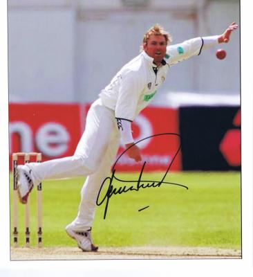 SHANE WARNE: A colour picture of 'The Spin King' AKA Shane Warne, autographed by Warne