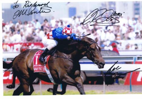 MAKYBE DIVA: A colour picture of three time Melbourne Cup winning horse Makybe Diva personally autographed by Glen Boss, Lee Freeman and owner Tony Santic