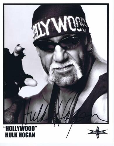HULK HOGAN: A official WCW publicity card of 'Hollywood' Hulk Hogan, autographed