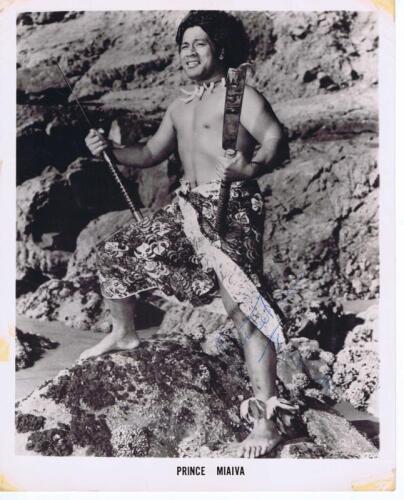 HIGH PRINCE PETER MAIVIA: A black and white picture of One of the most famous South Pacific Athletes Peter Maivia 'Prince' autographed