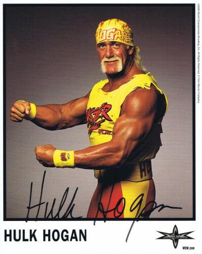 HULK HOGAN: A official WCW publicity card of Hulk Hogan, with autograph