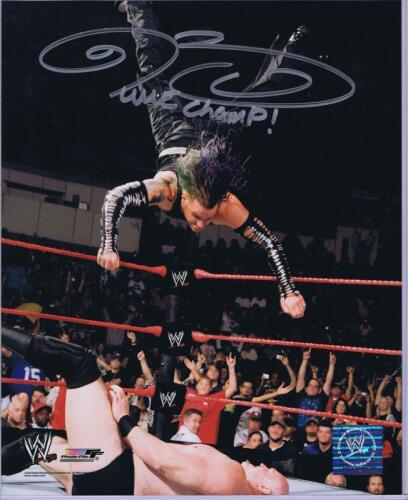 JEFF HARDY: A official licensed WWE picture of Jeff Hardy, autographed.