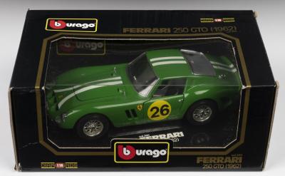 250 GTO: A Bburago 1:18 scale Ferrari 250 GTO (1962) in David Piper racing colours (cod.3011)