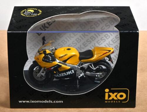 SUZUKI: A NOS 1:24 scale IXO Models Suzuki GSX-R 600 die-cast model