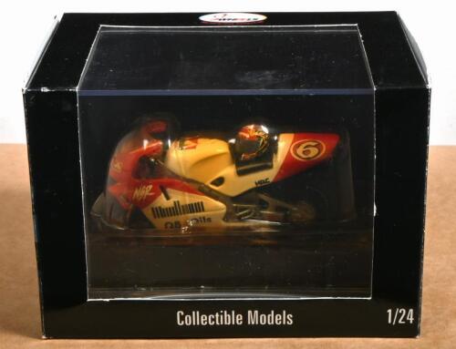 HONDA: A NOS 1:24 scale Vitesse 2 Wheels Models Honda NSR 500 "Kanemoto" 1998 Max Biaggi #6 die-cast model