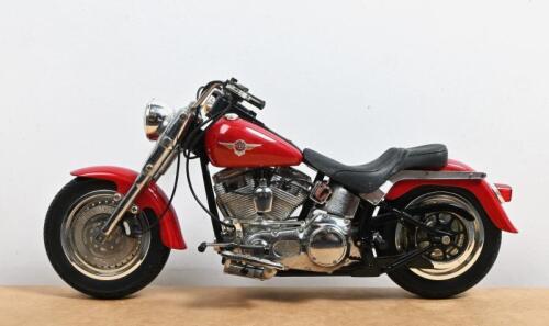 HARLEY-DAVIDSON: A 1:12 scale Harley-Davidson 2004 H-D Fat Boy