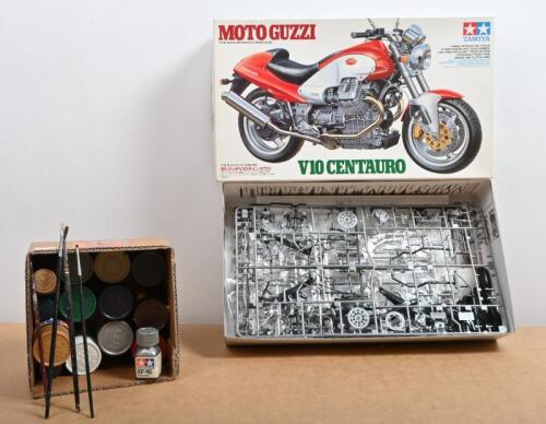 MOTO GUZZI: A 1:12 scale Moto Guzzi&nbsp;V10 Centauro motorcycle model kit by TAMIYA