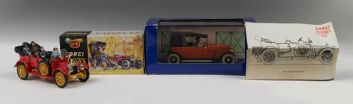 CLASSICS: Two 1:43 scale classic and themed classic&nbsp;model cars. Corgi CLASSICS 1910 Daimler (9021) & TINTIN Le taxi rouge du Crabe aux pinces d'or&nbsp;Renault NN (ref 2 118 046)
