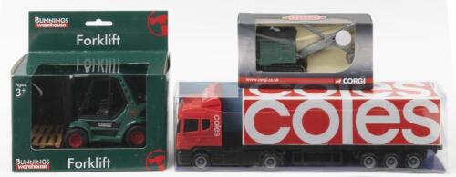 COMMERCIAL VEHICLES: Three scale commercial vehicles by various model manufacturers. CORGI TRACKSIDE&nbsp;Circa 1937 Ruston Bucyrus&nbsp;19 - Face Shovel
