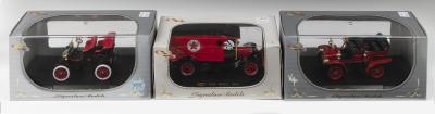 VINTAGE CARS: Three 1:24 scale Signature Models vintage car die cast models. Cadillac models