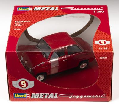 GOGGOMOBIL: A 1:18 Revell METAL Goggomobil in red (08952)