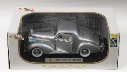 PONTIAC: A 1:18 scale Signtaure Models 1936 Pontiac Deluxe