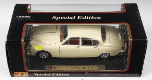 JAGUAR: A 1:18 scale Maisto Special Edition Jaguar Mark II (1959)