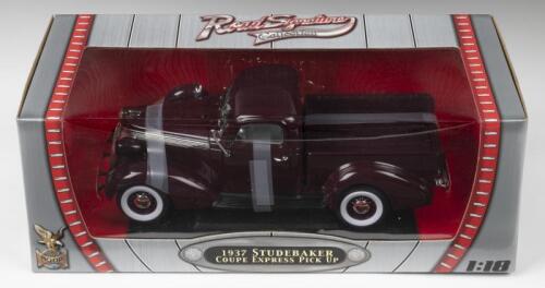 STUDEBAKER: A sealed 1:18 scale Road Signature Collection 1937 STUDEBAKER COUPE EXPRESS PICK UP