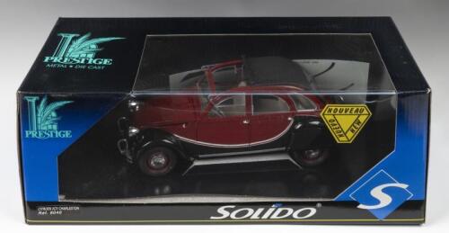 CITROEN: A 1:18 scale SOLIDO CITROEN 2CV CHARLESTON (Ref. 8040)