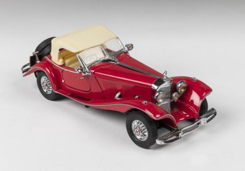 MERCEDES-BENZ: A Franklin Mint 1:24 scale 1935 Mercedes-Benz 500K Special Roadster