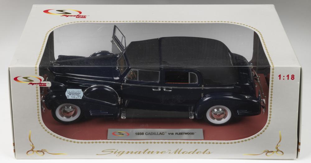 CADILLAC: A Signature Models 1:18 scale 1938 CADILLAC V16 