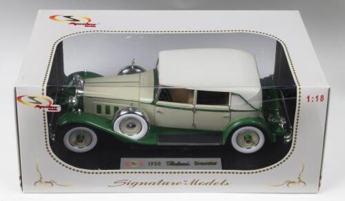 PACKARD: A Signature Models 1:18 scale 1930 Packard Brewster