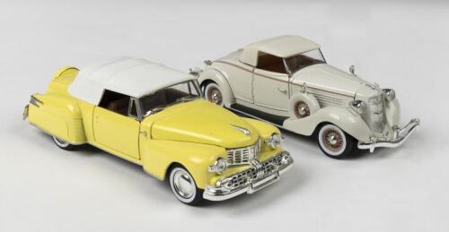 AMERICAN CARS: Two 1:32 scale American cars. Signature Series 1935 AUBURN 851 & 1948 Lincoln Continental Cabriolet