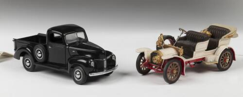 FRANKLIN MINT: Two 1:24 scale Franklin Mint models. 1940 Ford Pick Up & 1904 Mercedes Simplex