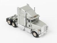 INTERNATIONAL: A 1:24 scale International Navistar metal model in silver