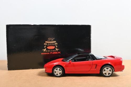 HONDA: A 1:18 scale Kyosho Honda NSX in red