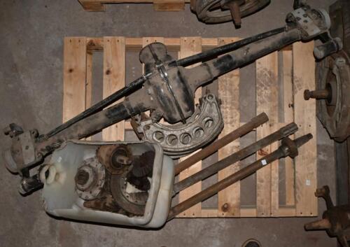 REAR AXLE: A late Lambda rear axle and related parts