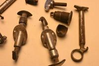 ASSORTED PARTS: A collection of assorted parts including 4 bonnet clips - 6
