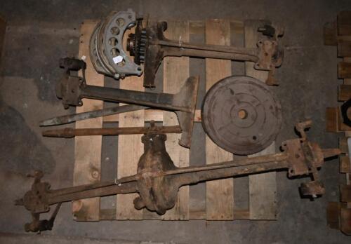 LAMBDA: Two Lambda rear axles, one early and one late, with related parts.
Two rear axles, completeness unknown. 4 brake backing plates, 6 brake shoes and 2 half shafts.
