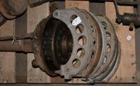 LAMBDA: Two Lambda rear axles, one early and one late, with related parts.
Two rear axles, completeness unknown. 4 brake backing plates, 6 brake shoes and 2 half shafts. - 4