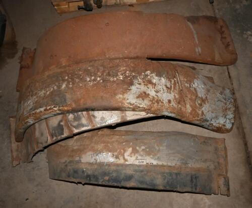 GUARDS: Two pair of rear Lambda guards, all show damage