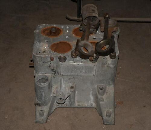 EARLY SERIES LAMBDA ENGINE BLOCK #3351: Engine block with 4 pistons and conrods