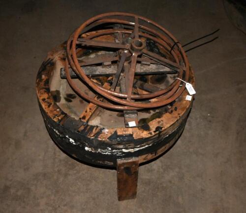 STEERING WHEELS: A Lambda steering wheel mould for outer rim, together with three remanufactured steel steering wheel cores