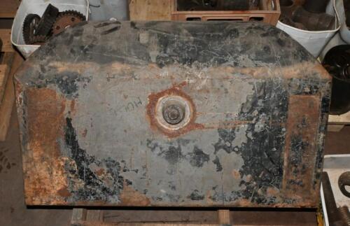 PETROL TANK: A Lambda fuel tank and associated parts