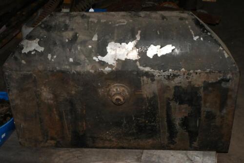 PETROL TANK: A Lambda fuel tank and associated parts