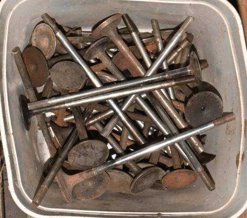 ENGINE: Lambda engine valves&nbsp;assorted