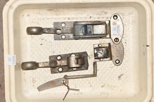 BOOT LID: Two Lambda boot lid catches