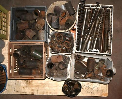 PALLET: Collection of Lambda front suspension components