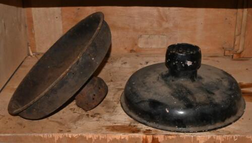 HUBS: 2 wire wheel hubs