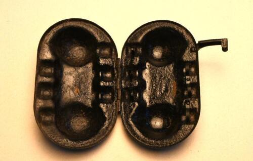 LIGHT BULB HOLDER: Alloy light bulb holder
