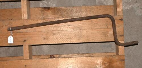 CRANK HANDLE: approximately 72cm overall