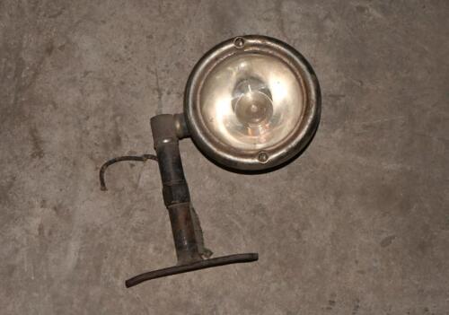 SPOTLIGHT: A standard Lambda extra accessory spot light with flat glass. bracket