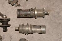 DASH: A collection of throttle and choke controllers & two dash lamps - 2