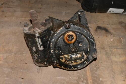 AURELIA B20: One steering box assembly