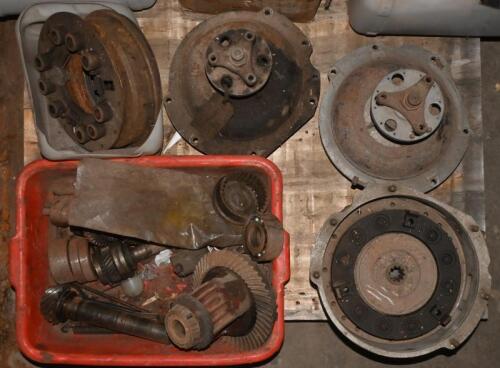 AURELIA B20: Four clutch assemblies. One box of gears and shafts