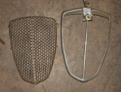 AURELIA B20: One B20 radiator grill assembly and two centre badges